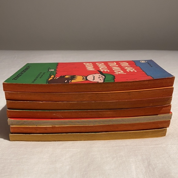 Charles M Schulz peanuts snoopy collectible softcover books - Picture 7 of 17
